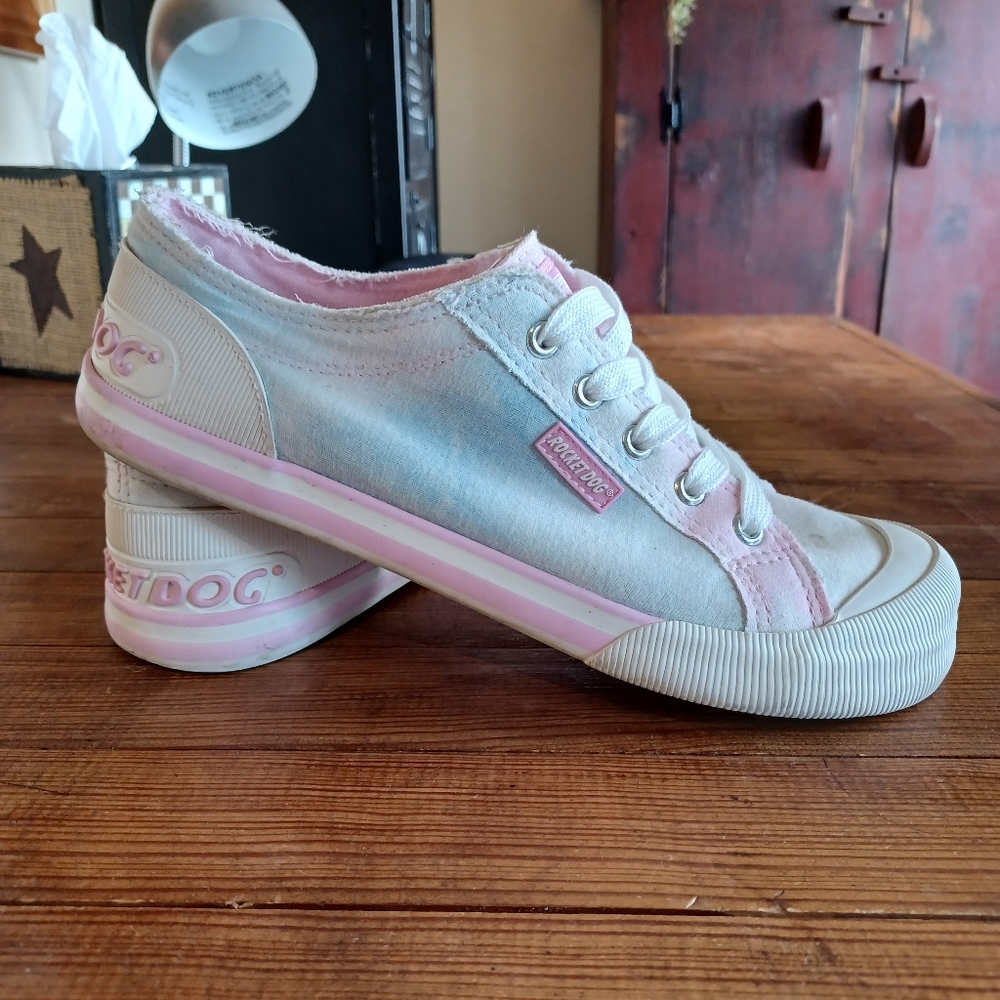 Size 9 Rocket Dog sneakers
